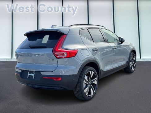 New 2026 Volvo XC40 B5 Ultra w/ Climate Package image 3