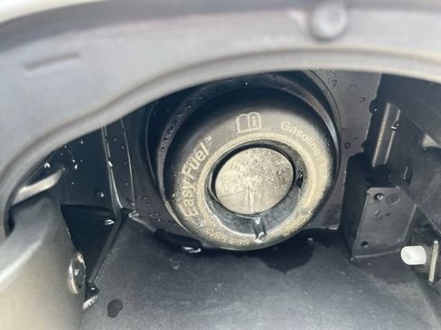 Used 2020 Ford Fusion SE FWD image 7