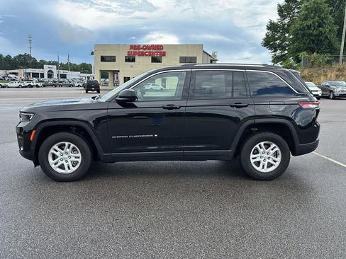Used 2022 Jeep Grand Cherokee Laredo w/ Luxury Tech Group I AWD/4WD image 5