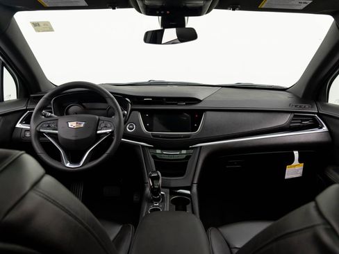 New 2025 Cadillac XT6 Luxury image 14