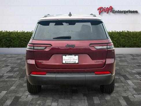 Used 2024 Jeep Grand Cherokee L Limited w/ Black Appearance Package AWD/4WD image 9