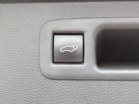 Used 2023 Toyota Highlander XLE AWD/4WD image 22