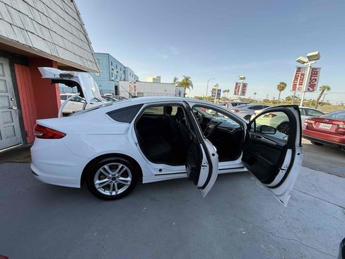 Used 2018 Ford Fusion SE w/ Fusion SE Technology Package FWD image 35