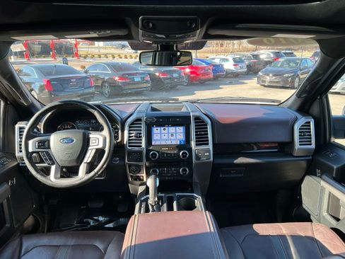 Used 2016 Ford F150 Platinum w/ Equipment Group 701A Luxury image 10