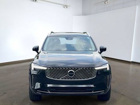 Used 2025 Volvo XC90 B5 Core AWD/4WD image 2