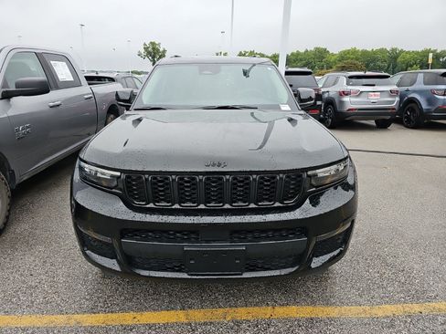 Used 2023 Jeep Grand Cherokee L Limited w/ Black Appearance Package AWD/4WD image 8
