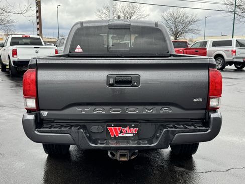 Used 2019 Toyota Tacoma TRD Sport image 19