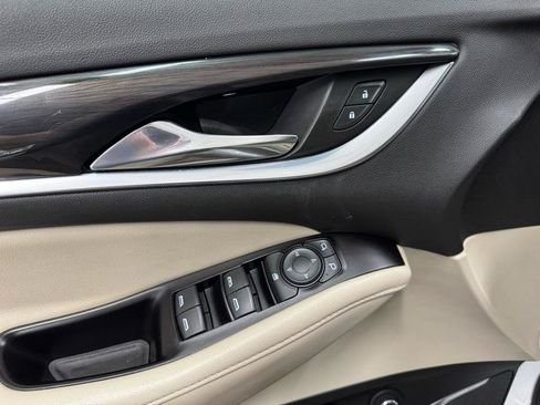Used 2020 Buick Enclave Essence FWD image 13