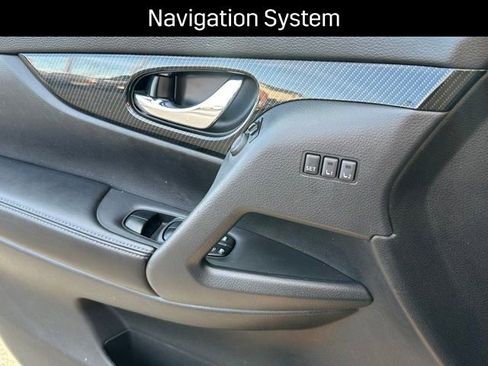 Used 2018 Nissan Rogue SL w/ Premium Package image 15