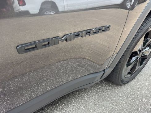 Used 2019 Jeep Compass Latitude AWD/4WD image 36