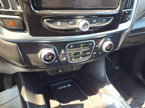 Used 2023 Chevrolet Traverse LT w/ LPO, Floor Liner Package FWD image 20