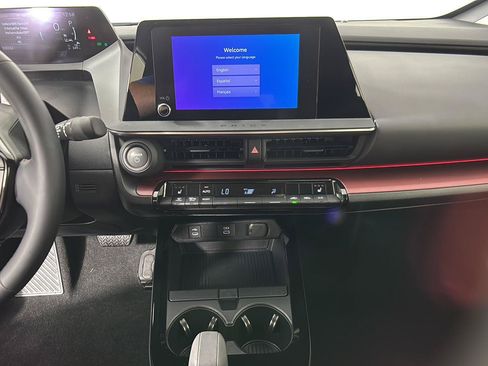 Used 2025 Toyota Prius Plug-In Hybrid FWD image 33