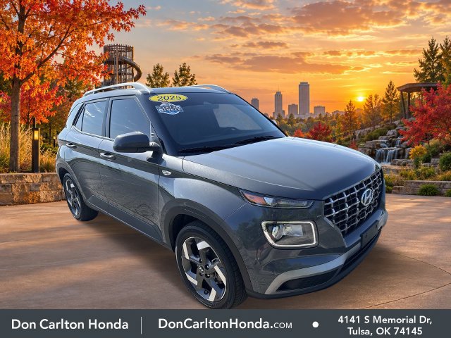 Used 2025 Hyundai Venue SEL FWD image 1