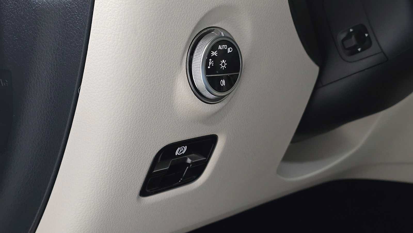 Used 2026 Mercedes-Benz C 300 4MATIC Sedan image 25