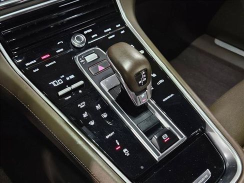 Used 2020 Porsche Panamera RWD image 12