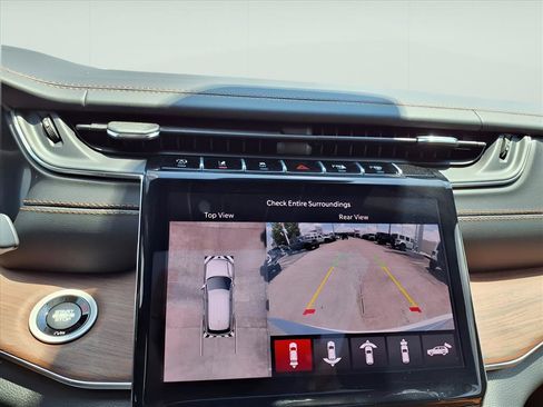 New 2025 Jeep Grand Cherokee Summit image 10