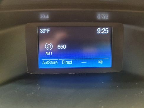 Used 2018 Ford Focus SE w/ SE Appearance Package image 25