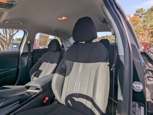 Used 2024 Hyundai Elantra SEL image 9