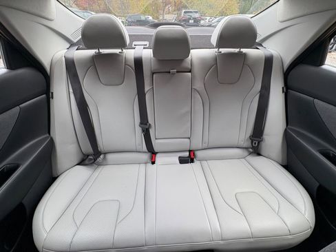 Used 2025 Hyundai Elantra Limited image 34