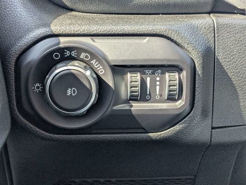 Used 2018 Jeep Wrangler Unlimited Sahara AWD/4WD image 20