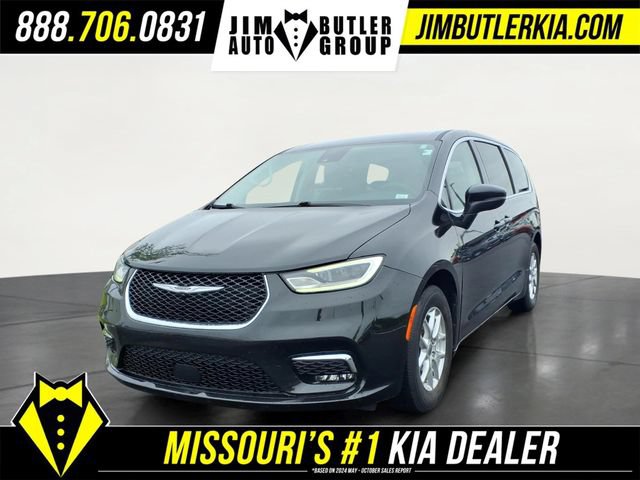 Used 2023 Chrysler Pacifica Touring-L FWD image 1