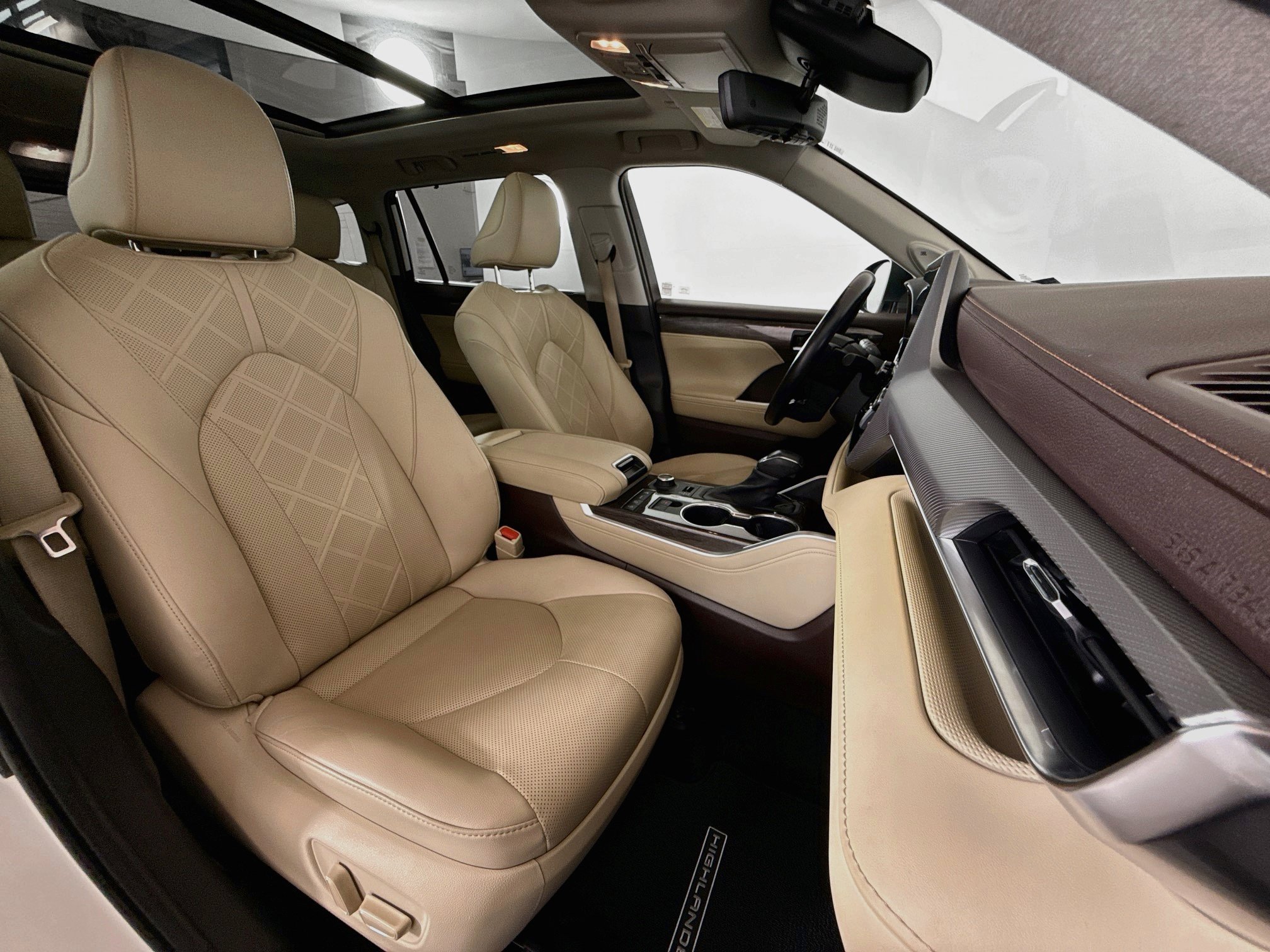 Used 2020 Toyota Highlander Platinum AWD/4WD image 28