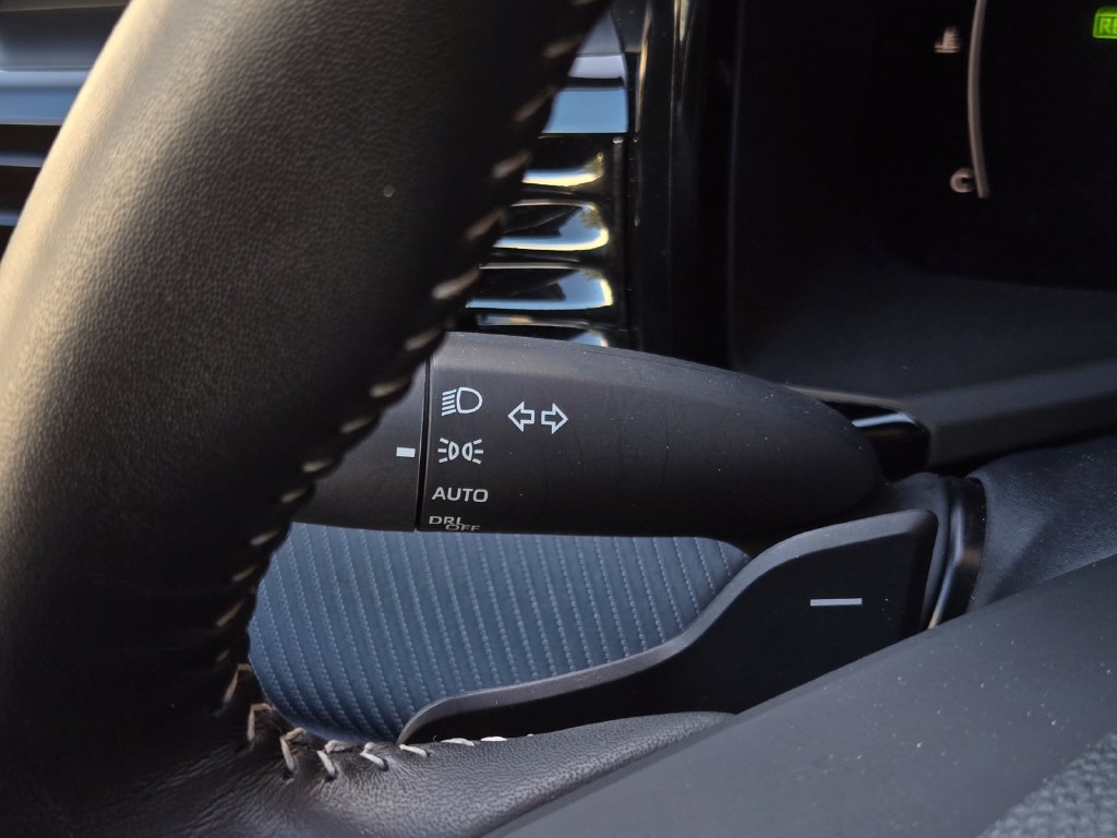 Used 2025 Toyota Camry SE FWD image 26