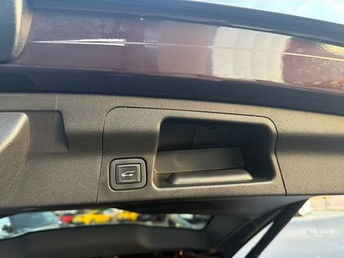 Used 2020 GMC Acadia SLE w/ Driver Convenience Package image 18