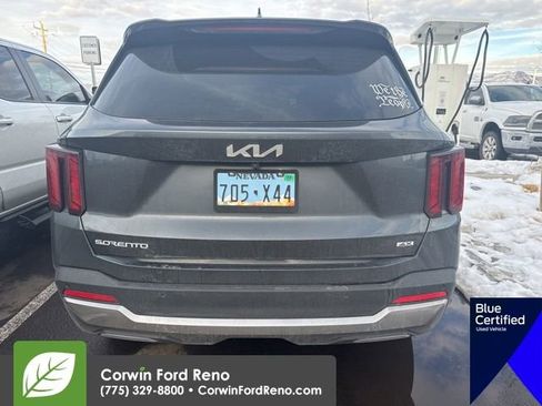 Used 2024 Kia Sorento S w/ Panoramic Sunroof Package image 6