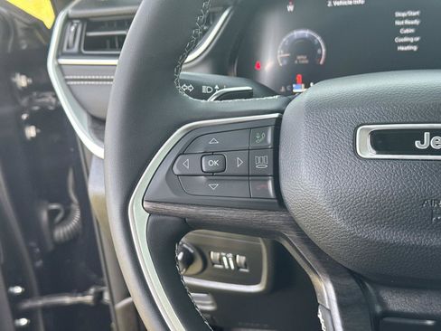 Used 2024 Jeep Grand Cherokee Limited AWD/4WD image 30