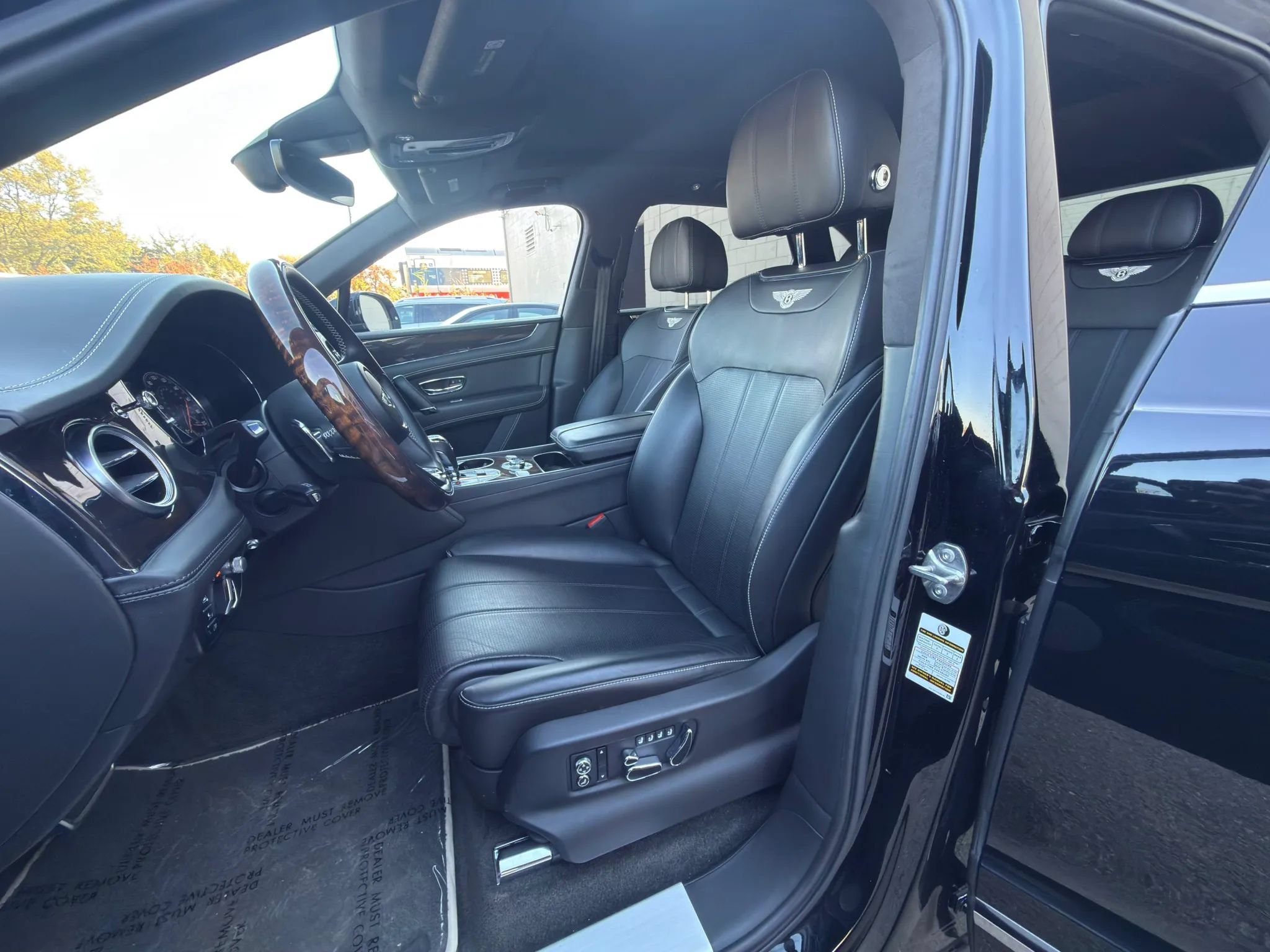 Used 2019 Bentley Bentayga AWD/4WD image 15