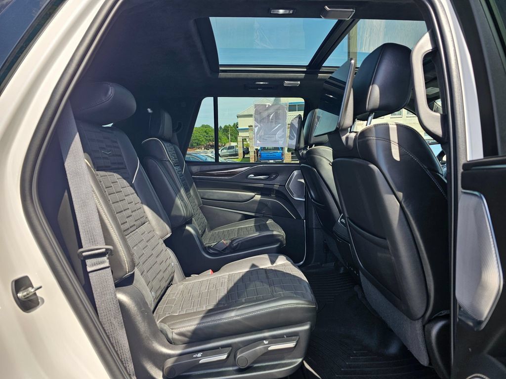 Used 2022 Cadillac Escalade Sport Platinum w/ LPO, ONYX Package AWD/4WD image 12