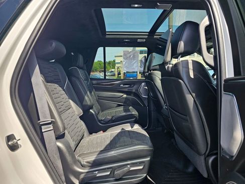 Used 2022 Cadillac Escalade Sport Platinum w/ LPO, ONYX Package AWD/4WD image 12