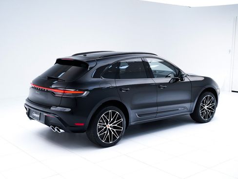 Certified 2026 Porsche Macan AWD/4WD image 9