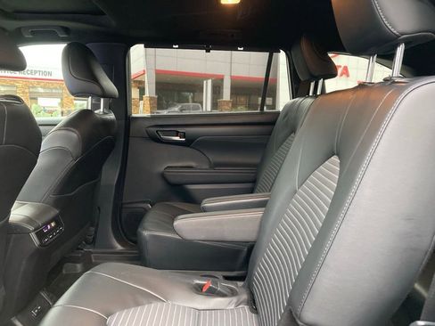 Certified 2025 Toyota Highlander XSE AWD/4WD image 11