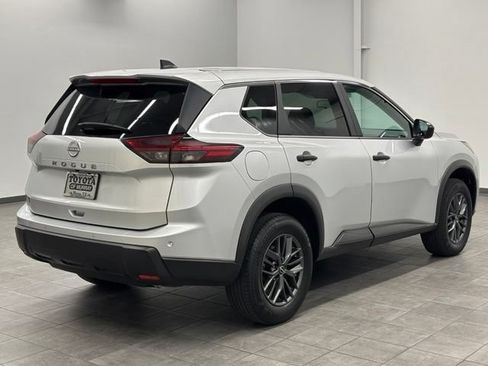 Used 2024 Nissan Rogue S FWD image 2