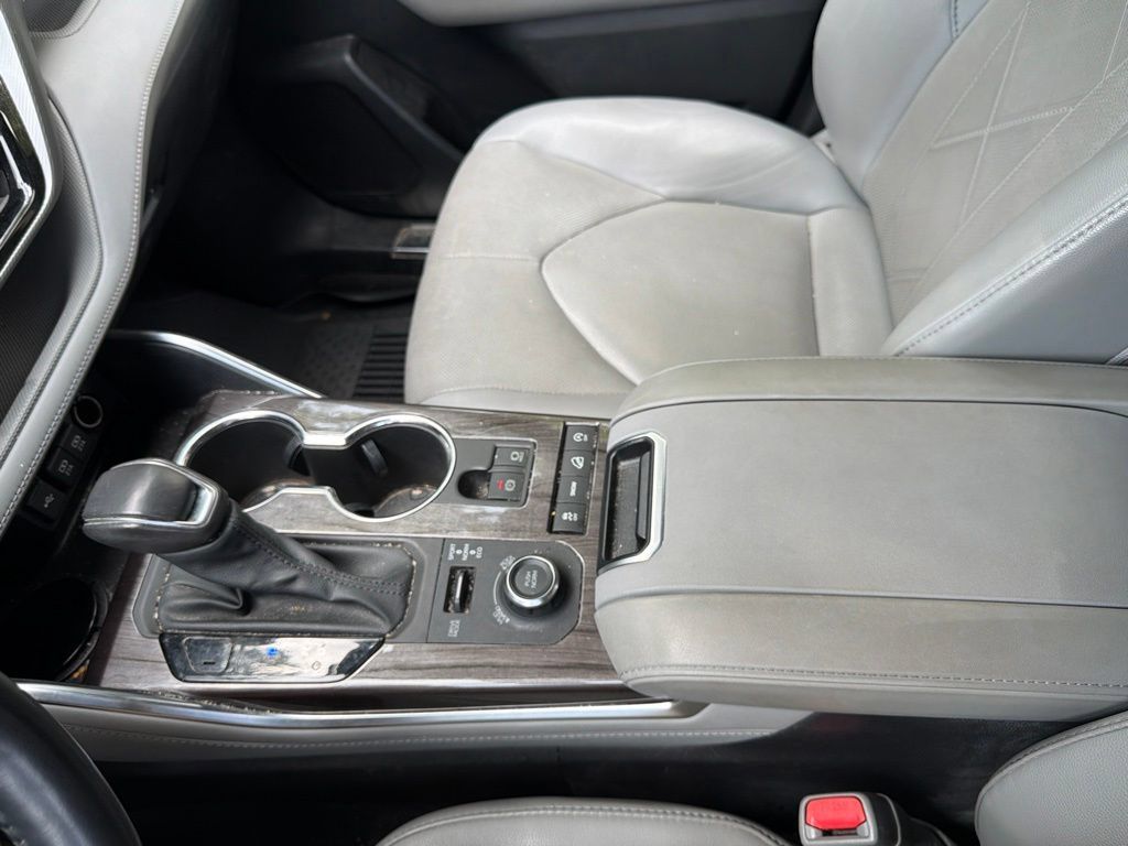 Used 2021 Toyota Highlander Platinum AWD/4WD image 37