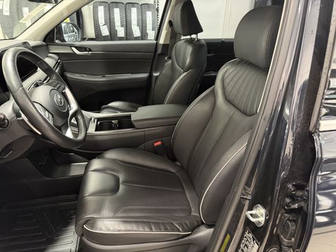 Used 2023 Hyundai Palisade Limited FWD image 12