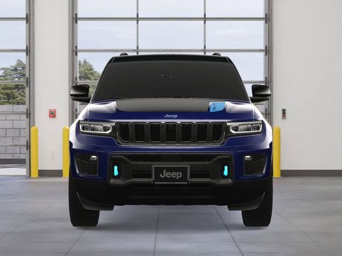 New 2024 Jeep Grand Cherokee Trailhawk w/ Advanced Protech Group II image 10