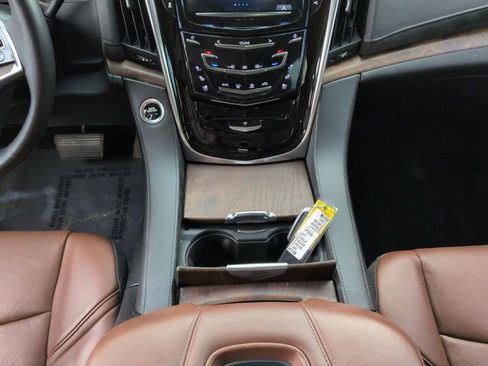 Used 2017 Cadillac Escalade Premium Luxury AWD/4WD image 18