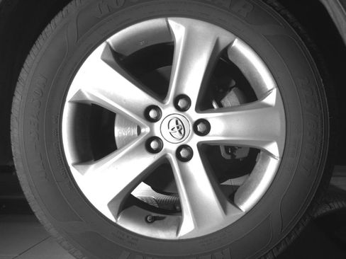 Used 2013 Toyota RAV4 XLE image 11