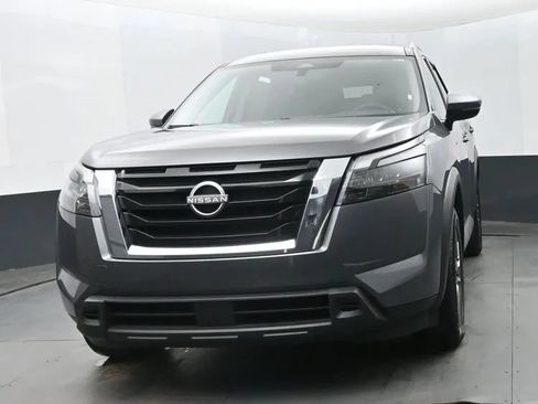 Used 2024 Nissan Pathfinder SV FWD image 1