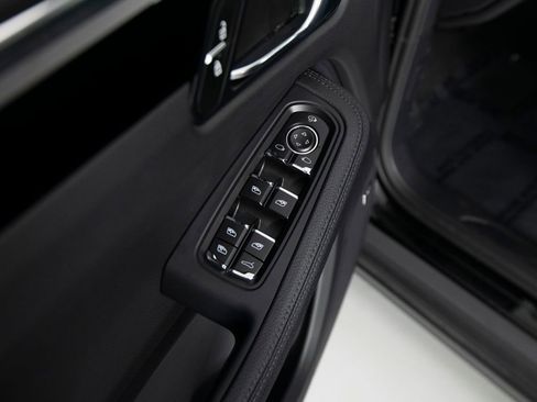 Certified 2025 Porsche Macan image 20