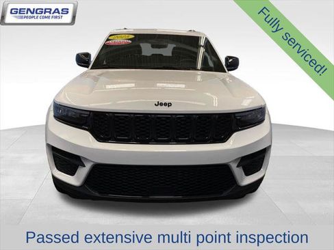 Certified 2025 Jeep Grand Cherokee Altitude AWD/4WD image 3
