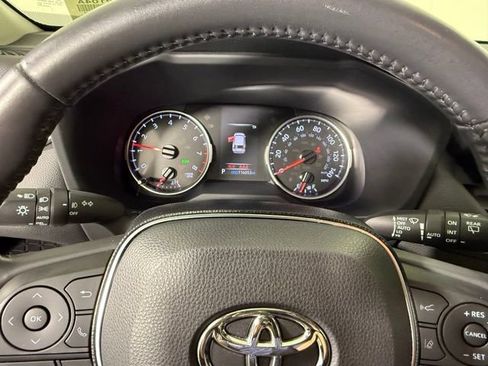 Used 2019 Toyota RAV4 XLE AWD/4WD image 19