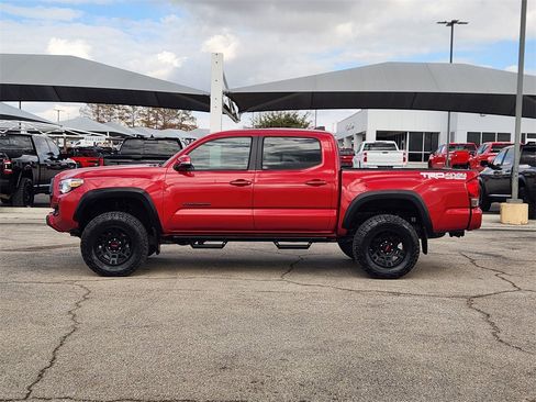 Used 2016 Toyota Tacoma SR image 4