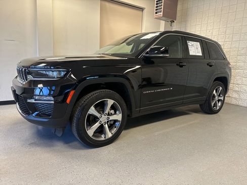 Used 2023 Jeep Grand Cherokee Limited w/ Trailer Tow Prep Group (B) AWD/4WD image 39