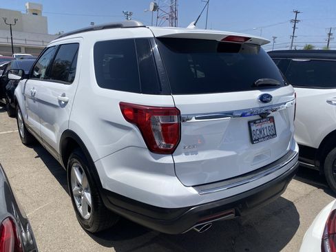 Used 2018 Ford Explorer XLT w/ Equipment Group 202A FWD image 9
