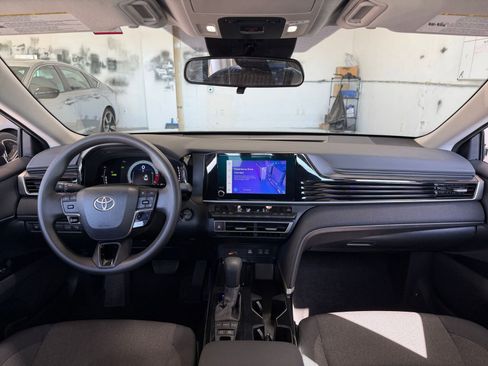 Used 2025 Toyota Camry LE image 32