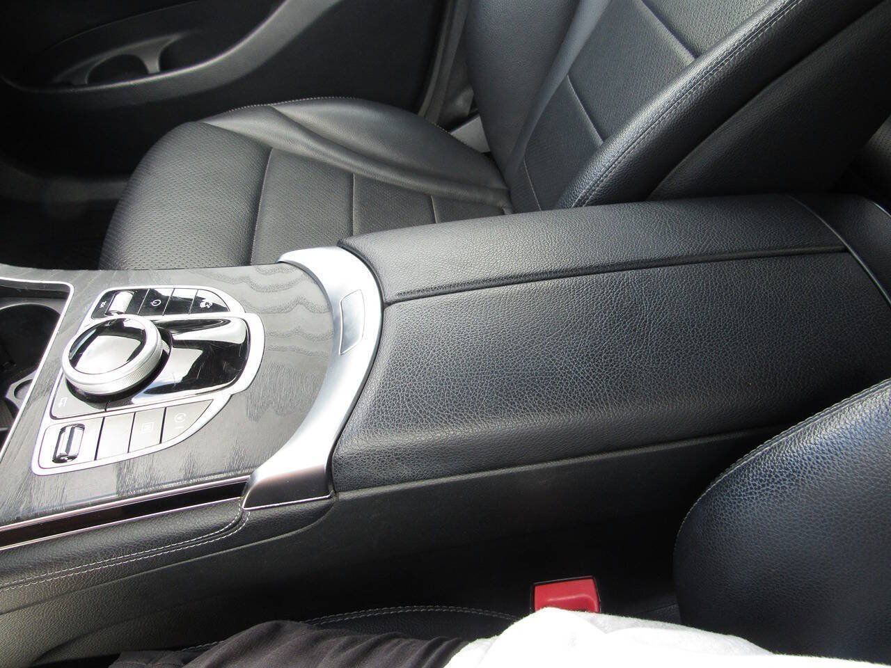 Used 2018 Mercedes-Benz GLC 300 4MATIC image 36